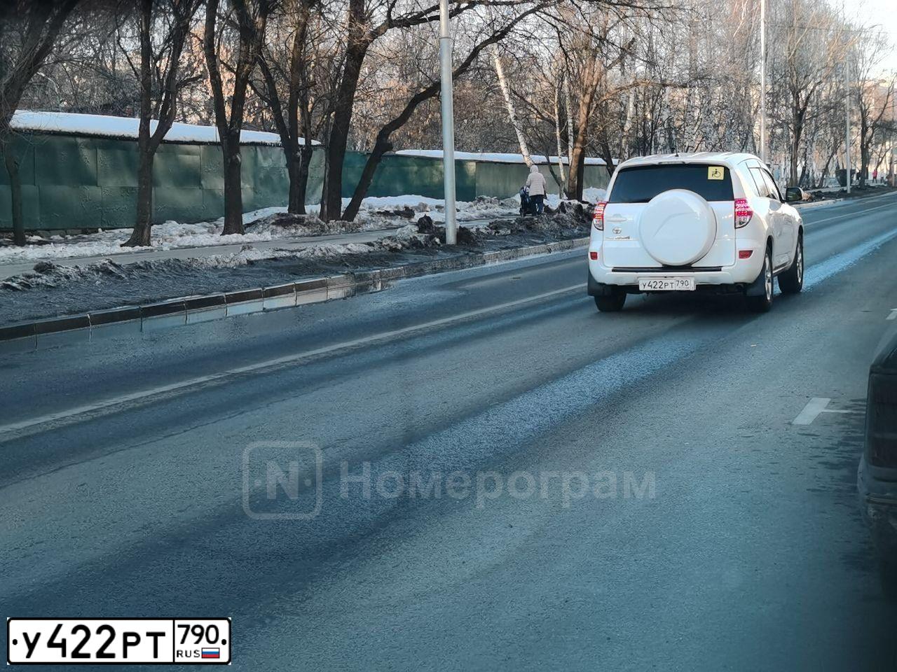 Фото автомобиля TOYOTA RAV4, 2011 — госномер У422РТ790. Цвет: Белый