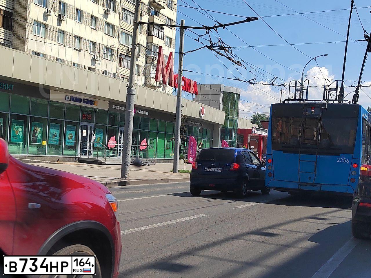 Фото автомобиля HYUNDAI GETZ, 2006 — госномер А737АА164. Цвет: синий