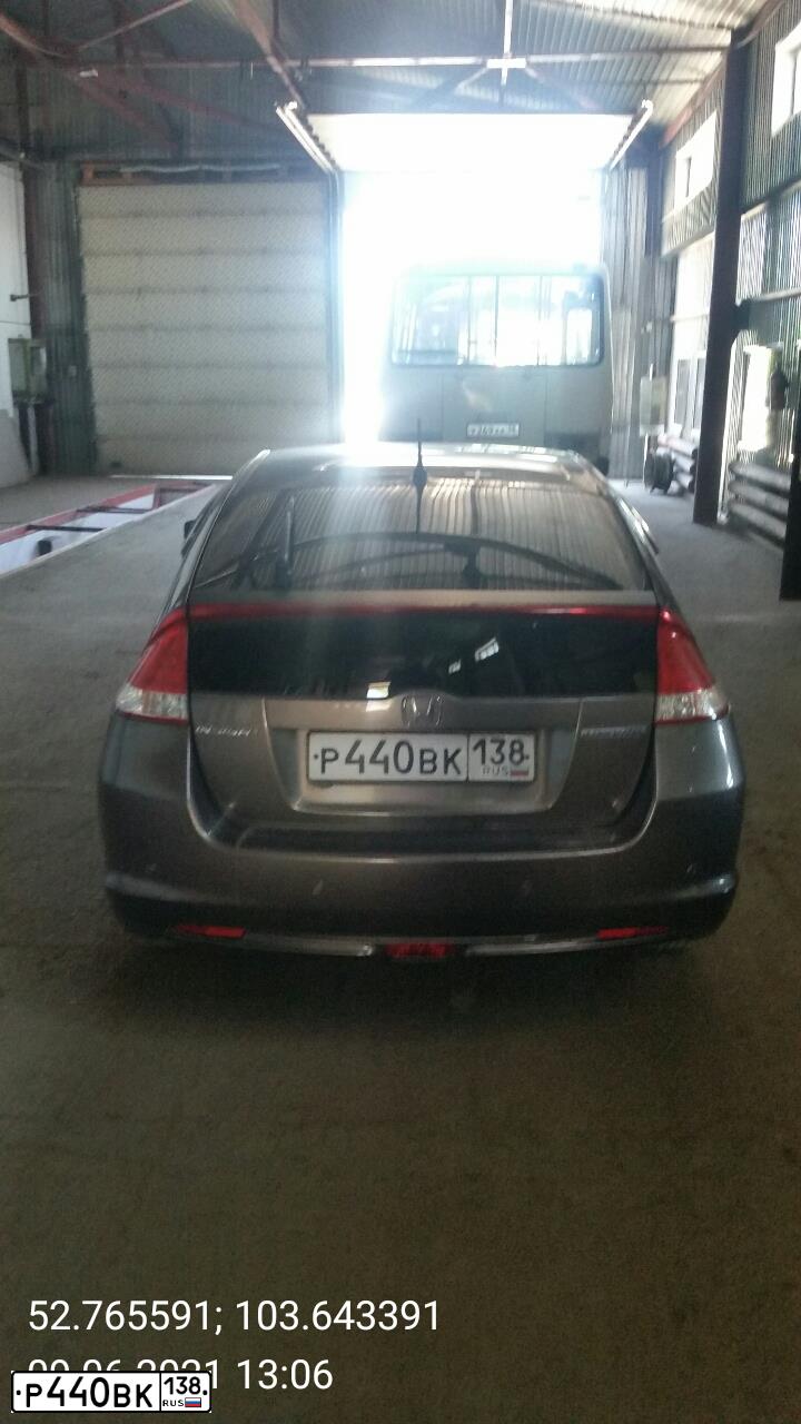 Фото автомобиля HONDA INSIGHT, 2009 — госномер Р440ВК138. Цвет: Коричневый