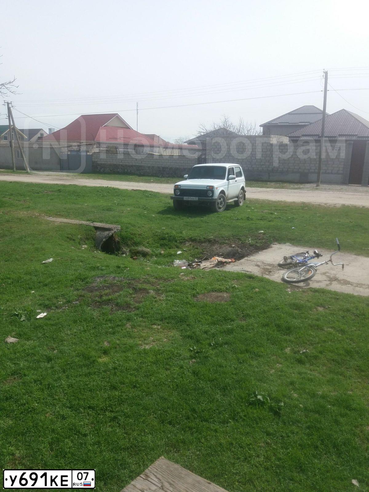 Фото автомобиля LADA 2121 NIVA, 2002 — госномер У691КЕ07. Цвет: ЯРКО БЕЛЫЙ