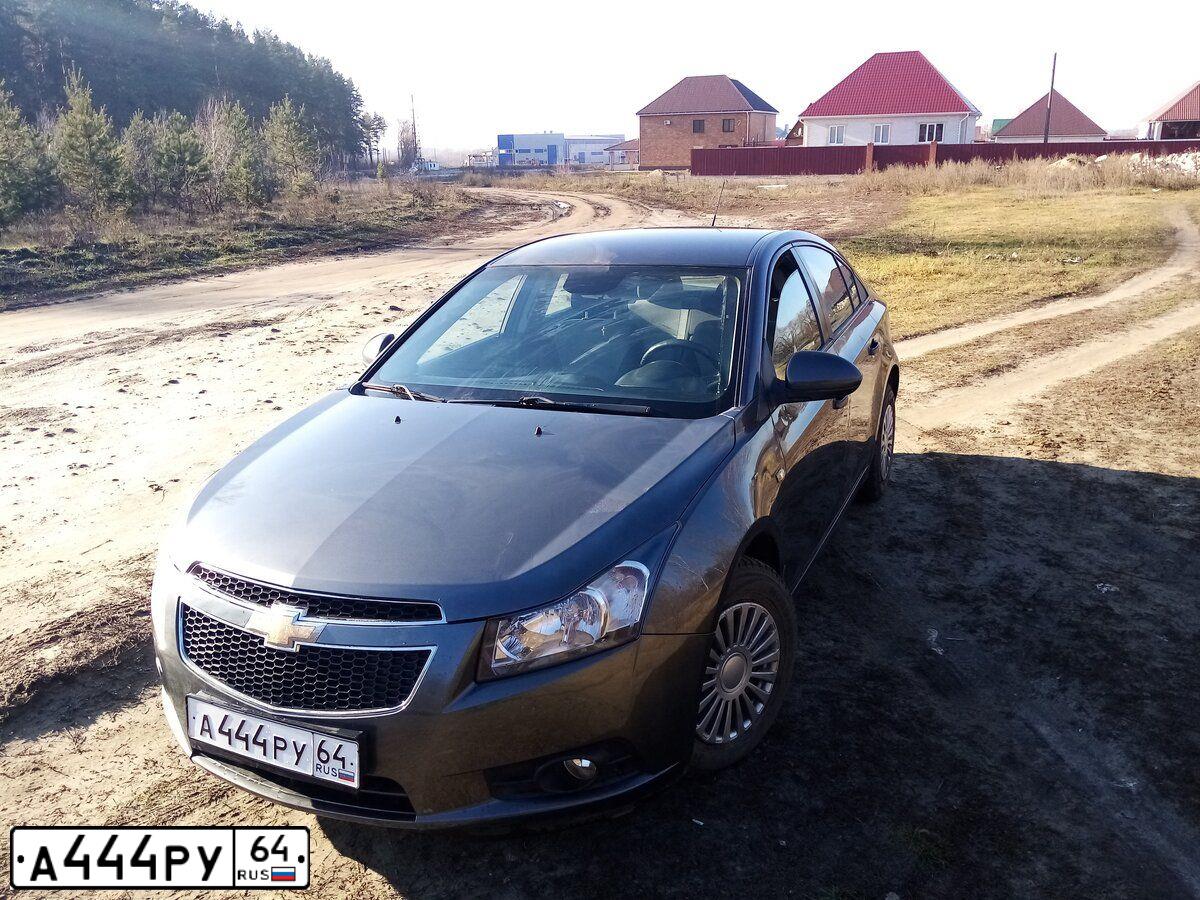 Фото автомобиля CHEVROLET CRUZE, 2010 — госномер А444РУ64. Цвет: СЕРЫЙ МЕТАЛЛИК