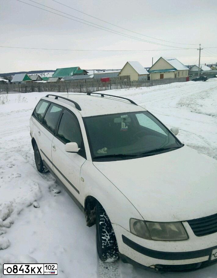 Фото автомобиля VOLKSWAGEN PASSAT, 1999 — госномер У085МТ47. Цвет: Белый