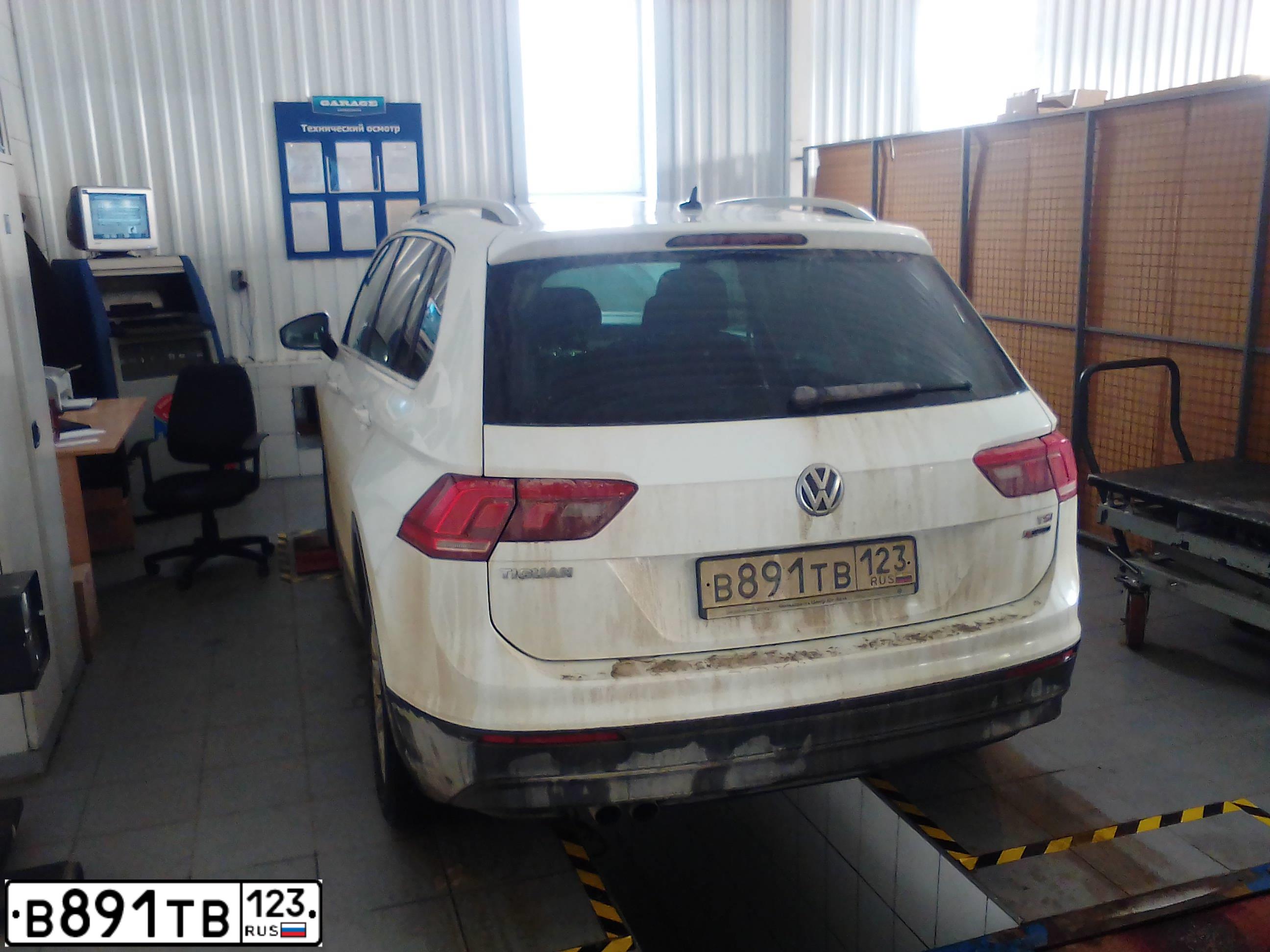 Фото автомобиля VOLKSWAGEN TIGUAN, 2017 — госномер В891ТВ123. Цвет: БЕЛЫЙ
