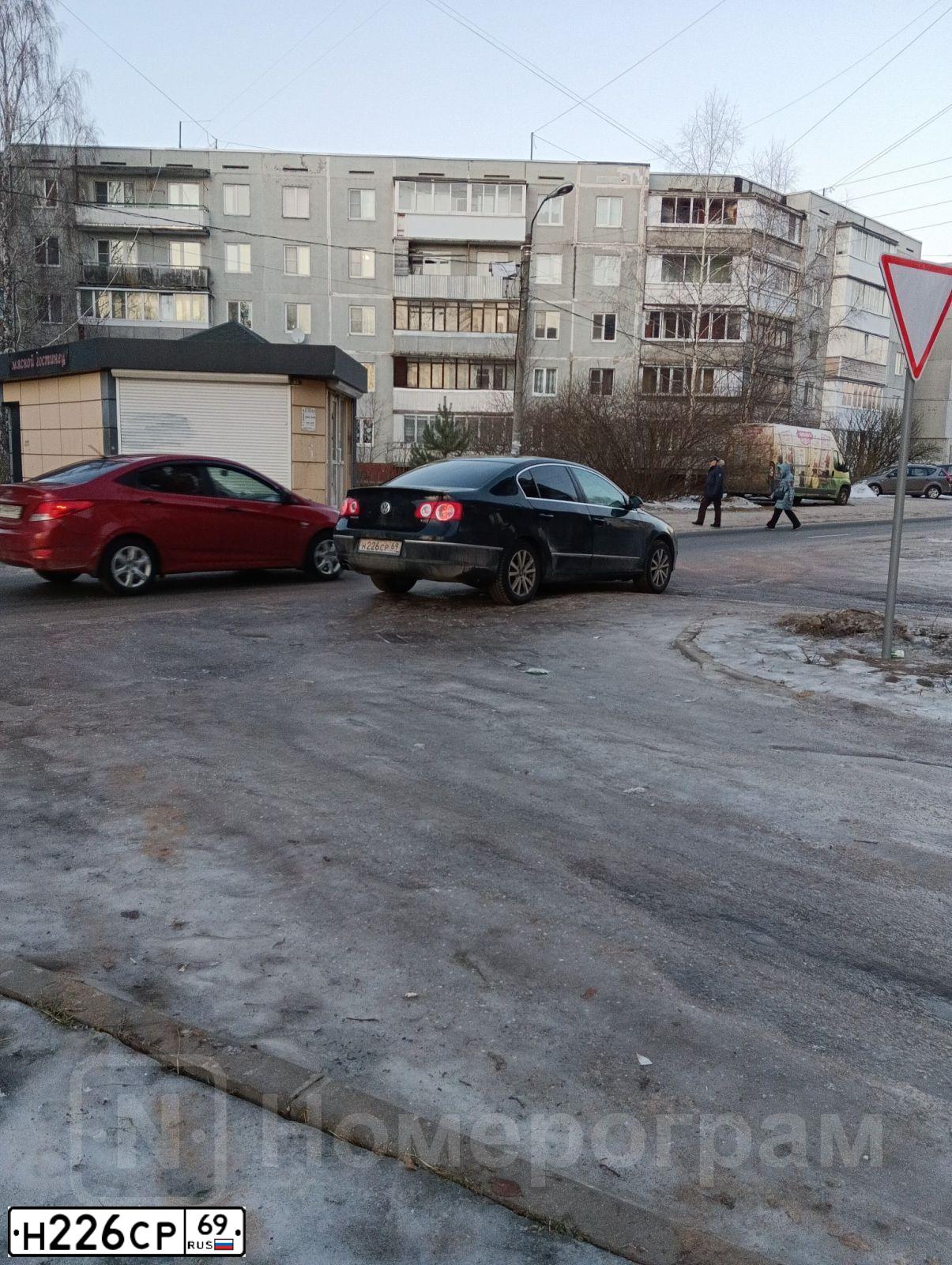Фото автомобиля VOLKSWAGEN PASSAT, 2010 — госномер Н226СР69. Цвет: ЧЕРНЫЙ