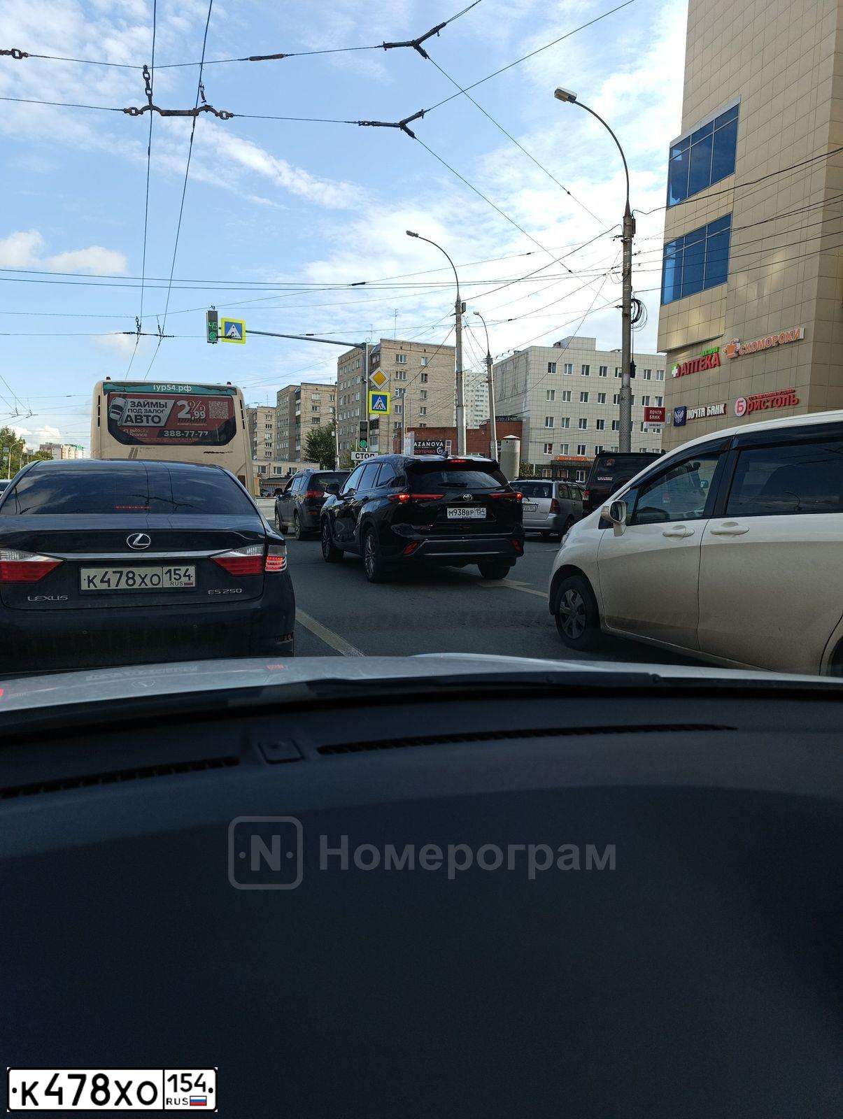 Фото автомобиля LEXUS ES, 2014 — госномер Р360РС154. Цвет: ЧЕРНЫЙ