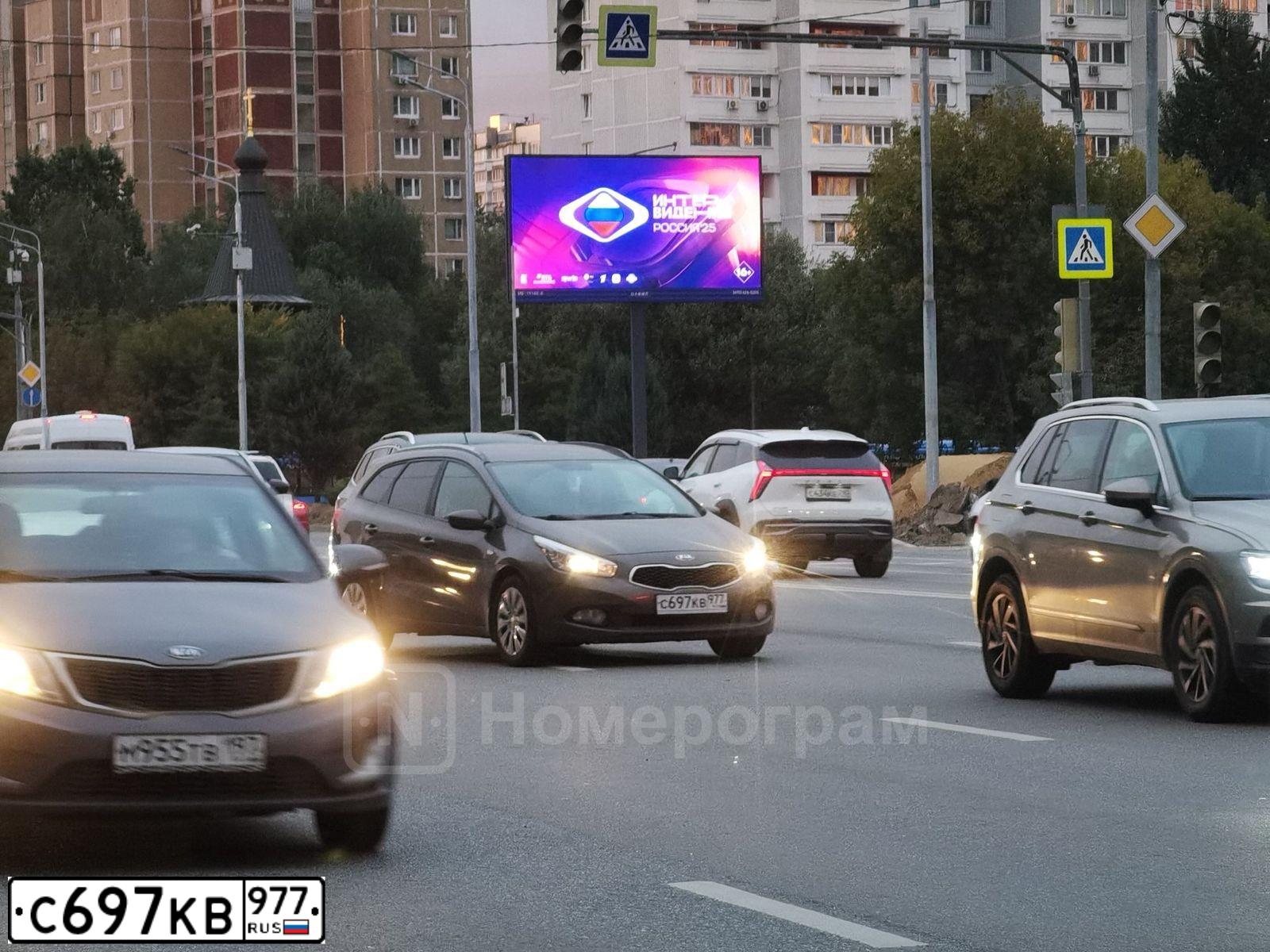 Фото автомобиля KIA CEE'D, 2014 — госномер С697КВ977. Цвет: Коричневый