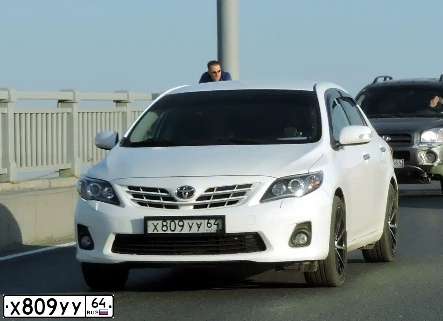 Фото автомобиля TOYOTA COROLLA, 2012 — госномер Х809УУ64. Цвет: Белый