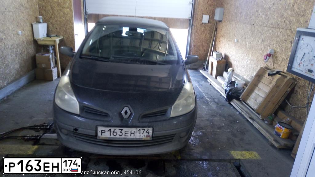 Фото автомобиля RENAULT CLIO, 2006 — госномер С021ВХ174. Цвет: ЧЕРНЫЙ
