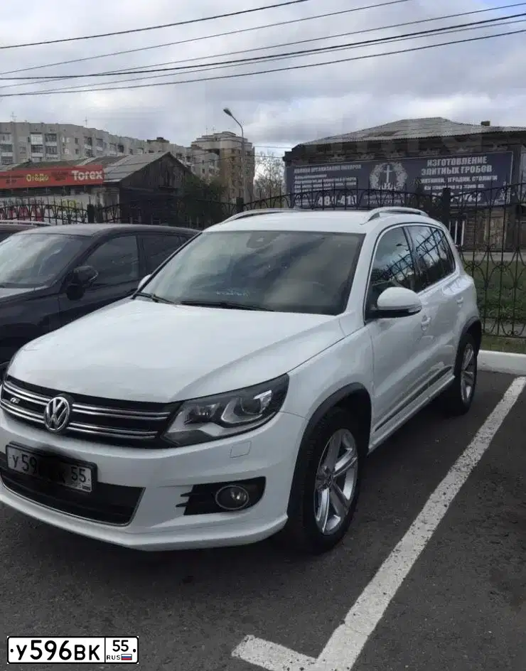 Фото автомобиля VOLKSWAGEN TIGUAN, 2013 — госномер Х230ЕС750. Цвет: Белый