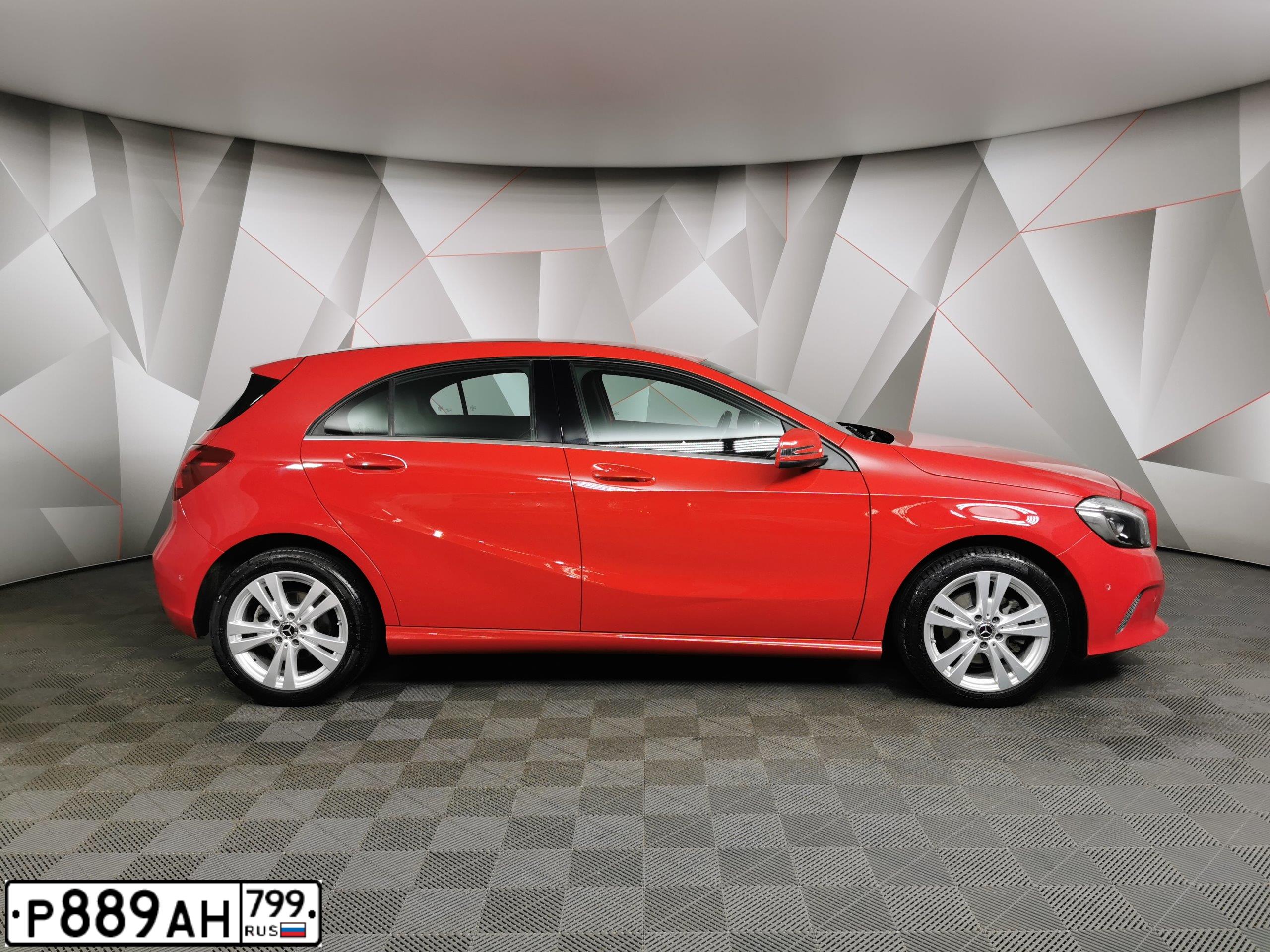Фото автомобиля MERCEDES A-KLASSE, 2017 — госномер С926УВ799. Цвет: Красный