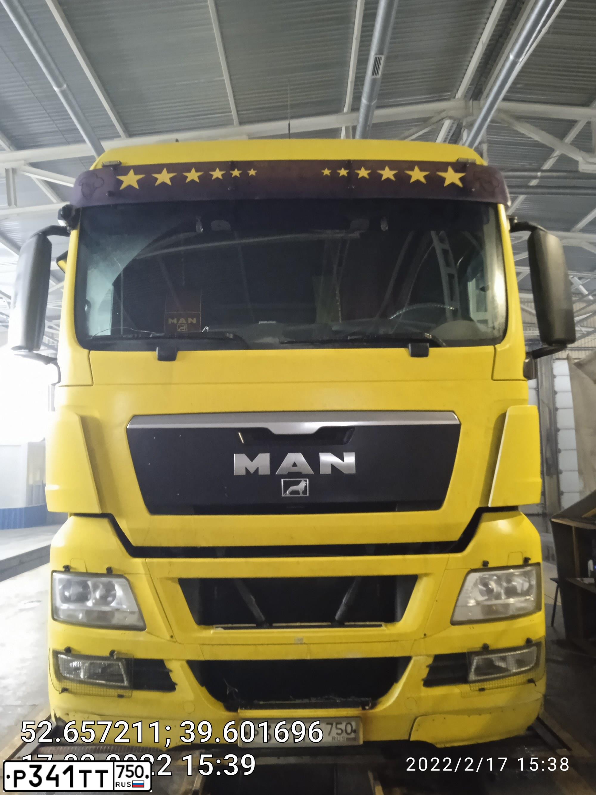 Фото автомобиля MAN TGX 18.XXX /4X2/, 2009 — госномер Х001СН190. Цвет: ЖЕЛТЫЙ