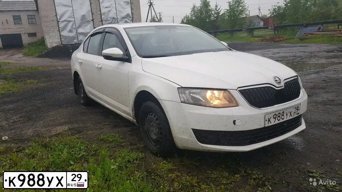 Фото автомобиля SKODA OCTAVIA, 2013 — госномер Р912СМ29. Цвет: Белый