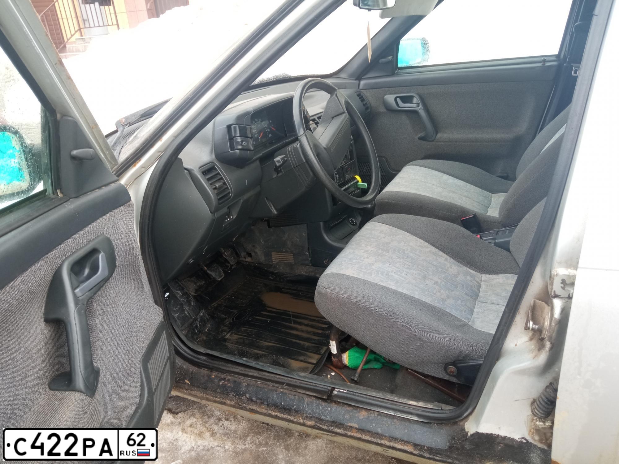 Фото автомобиля LADA 2112, 2003 — госномер Н250СТ33. Цвет: Серебристый серый