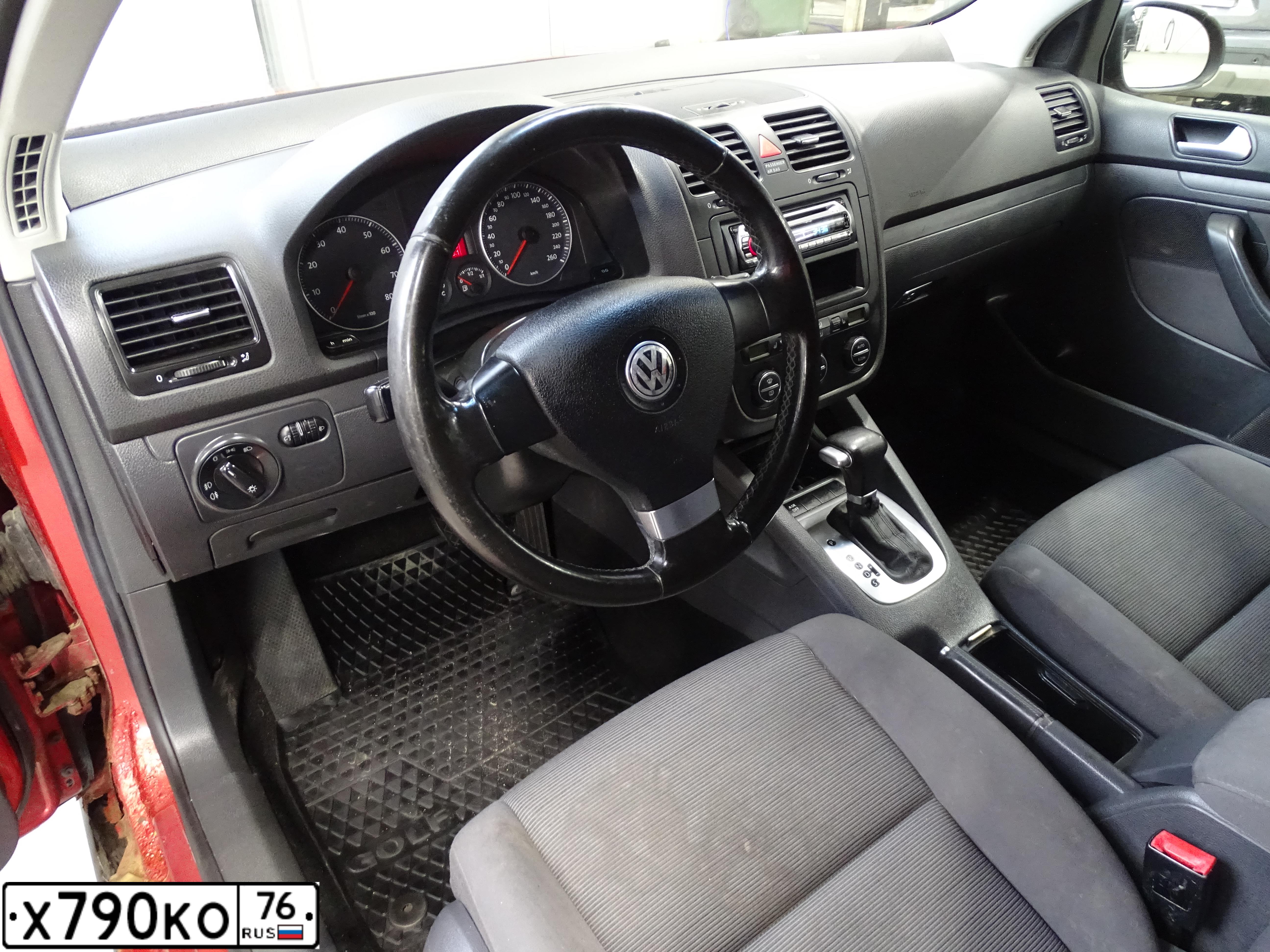 Фото автомобиля VOLKSWAGEN GOLF, 2007 — госномер Е555УО790