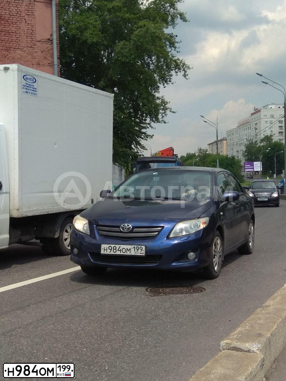 Фото автомобиля TOYOTA COROLLA, 2008 — госномер Н984ОМ199. Цвет: ТЕМНО-СИНИЙ