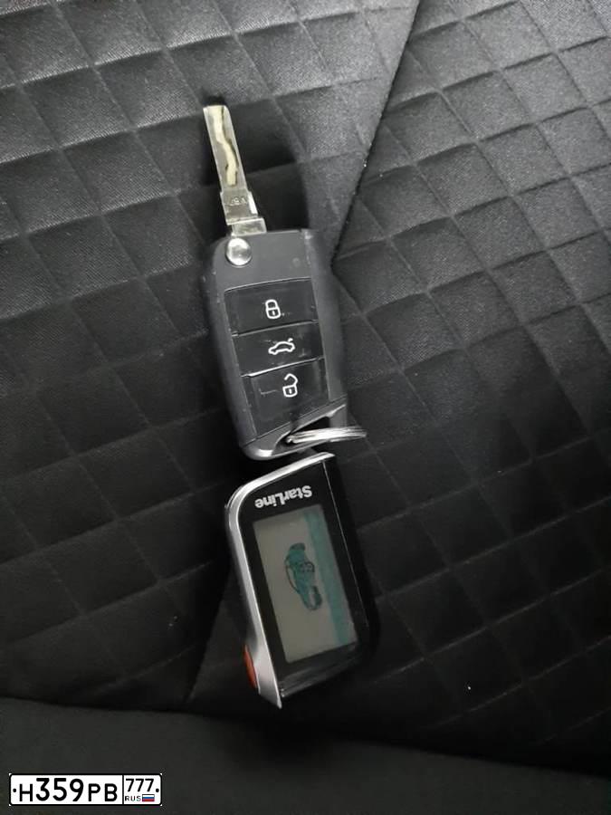 Фото автомобиля SKODA RAPID, 2015 — госномер Н359РВ777. Цвет: ТЕМНО-СИНИЙ