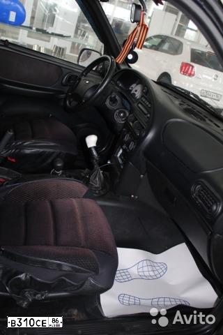 Фото автомобиля CHEVROLET NIVA, 2006 — госномер С322РТ70. Цвет: Черно-синий металлик