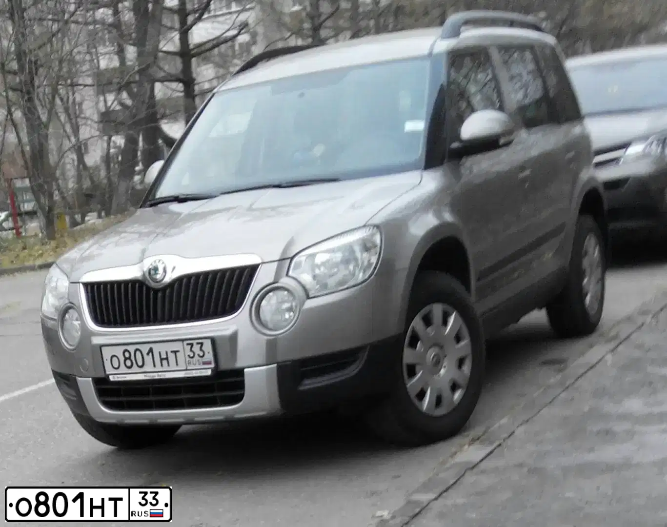 Фото автомобиля SKODA YETI, 2012 — госномер О801НТ33. Цвет: СЕРЫЙ