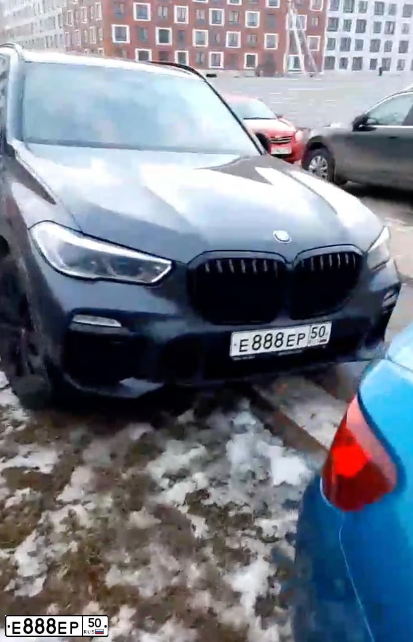 Фото автомобиля ВАЗ 21053, 1996 — госномер Е888ЕР50. Цвет: БЕЖЕВЫЙ СВЕТЛЫЙ