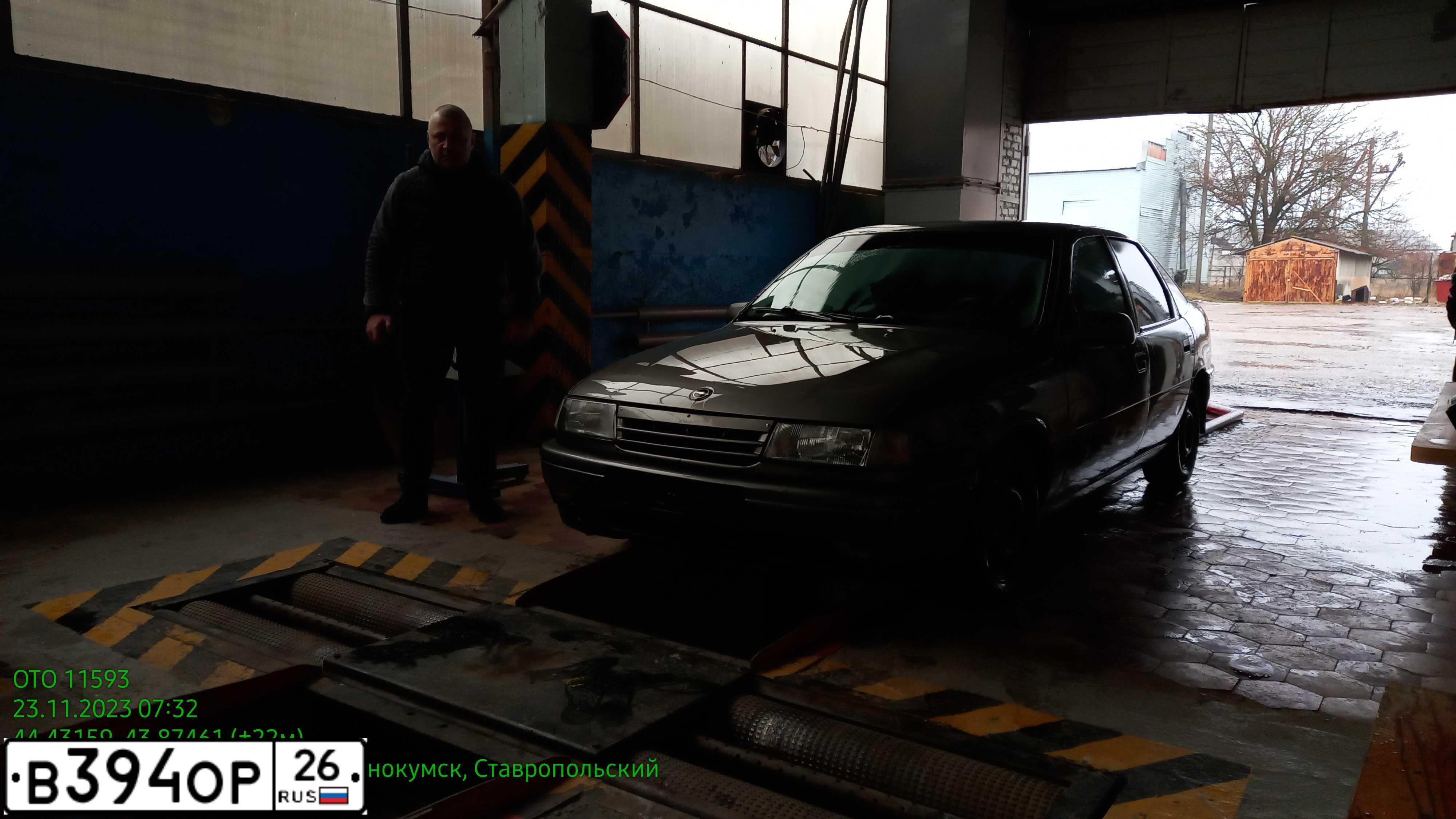 Фото автомобиля OPEL VECTRA, 1991 — госномер Н031КА126. Цвет: СЕРЫЙ