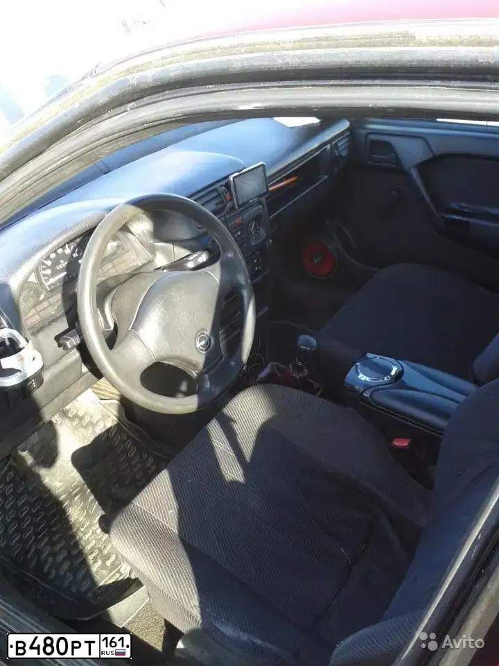 Фото автомобиля OPEL VECTRA, 1992 — госномер М968КК90. Цвет: ВИШНЕВЫЙ