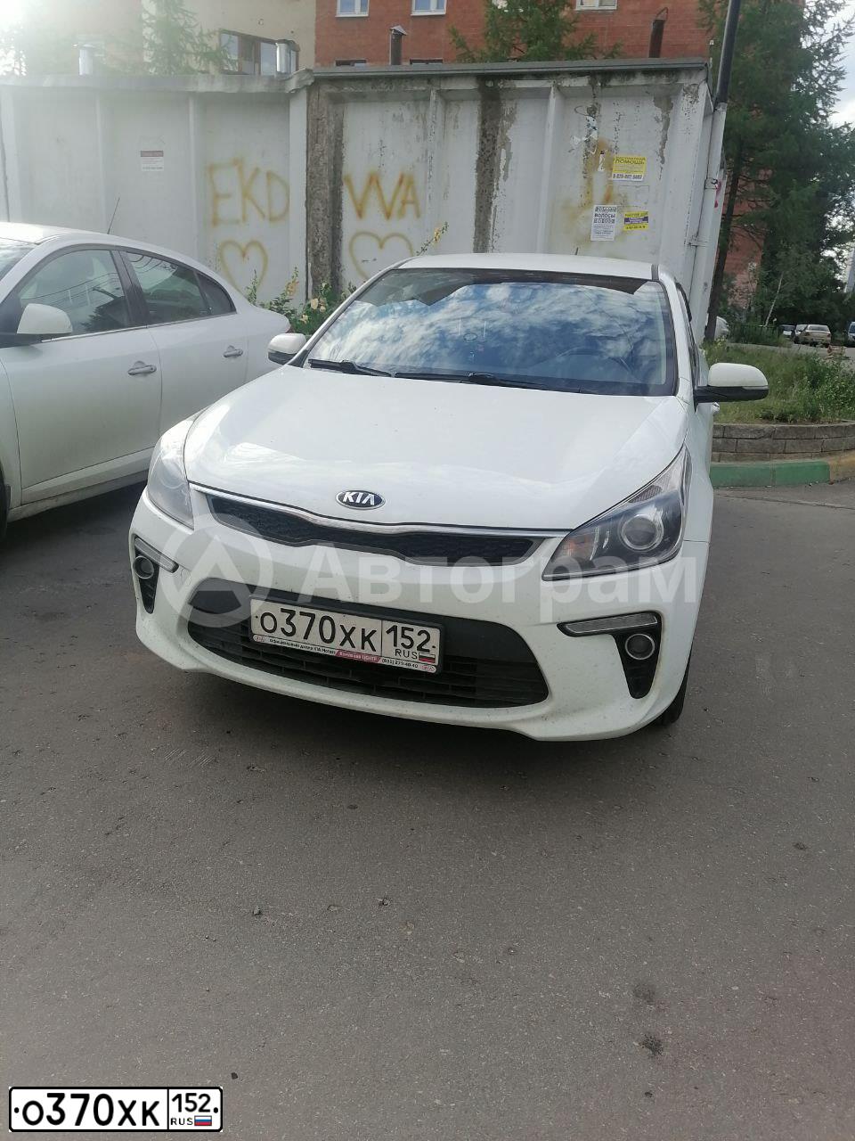 Фото автомобиля KIA RIO, 2017 — госномер О370ХК152. Цвет: БЕЛЫЙ