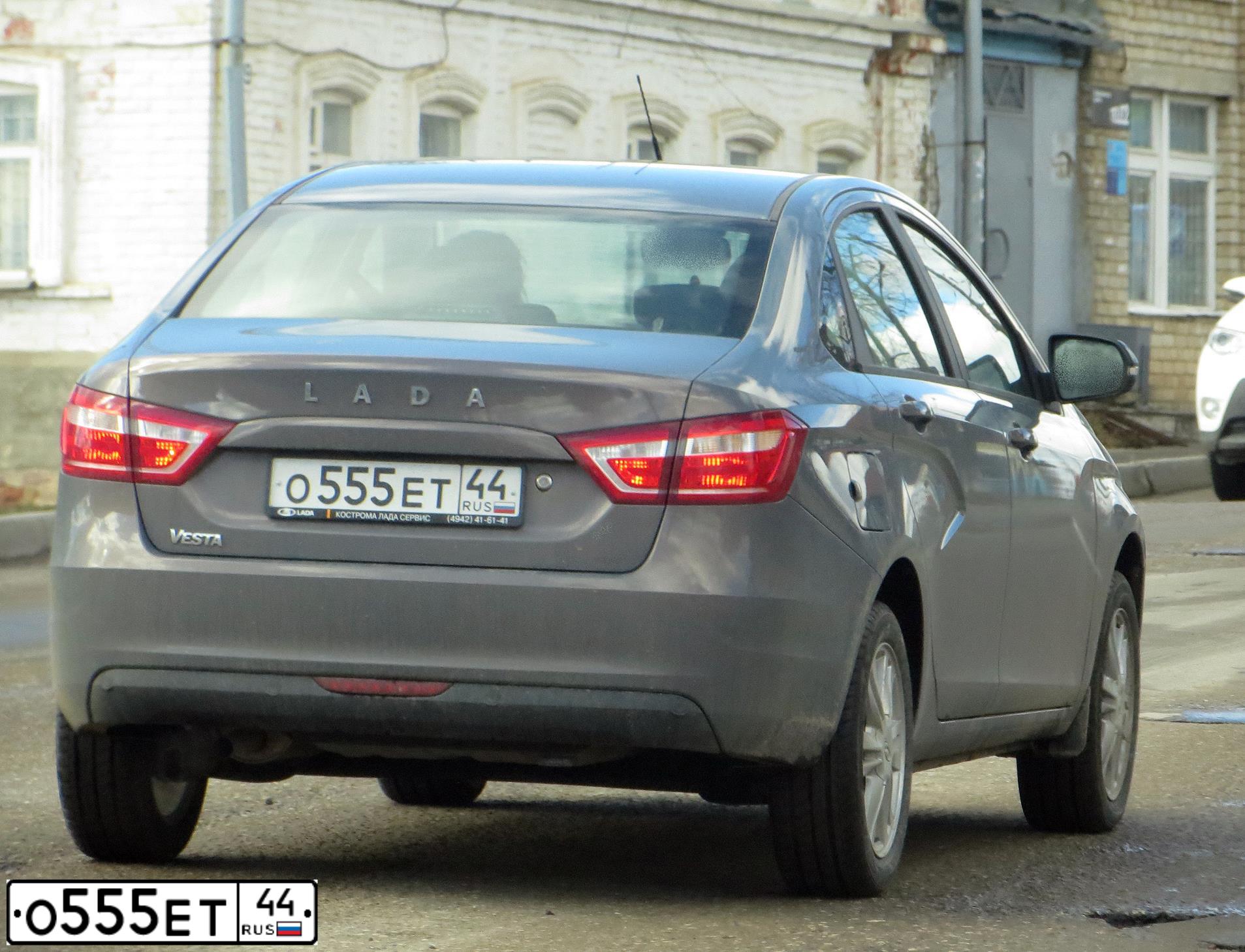 Фото автомобиля LADA VESTA, 2017 — госномер О555ЕТ44. Цвет: СЕРО-ГОЛУБОЙ