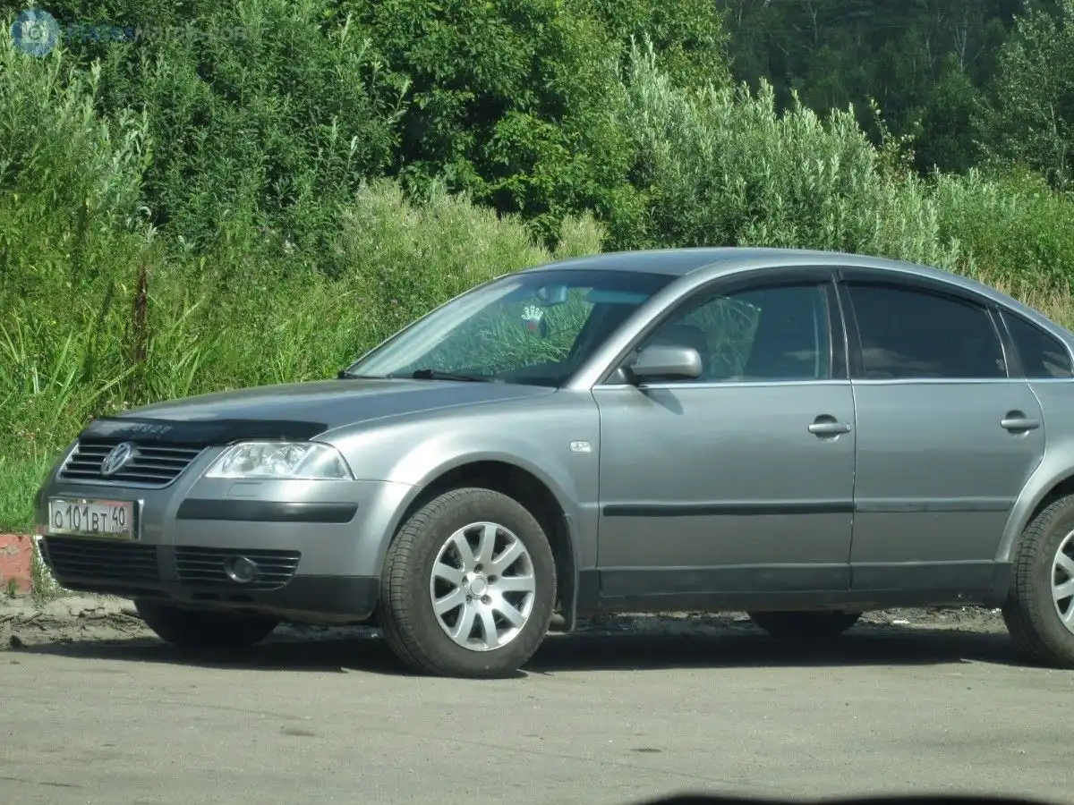 Фото автомобиля VOLKSWAGEN PASSAT, 2001 — госномер С495АО180. Цвет: СЕРЫЙ