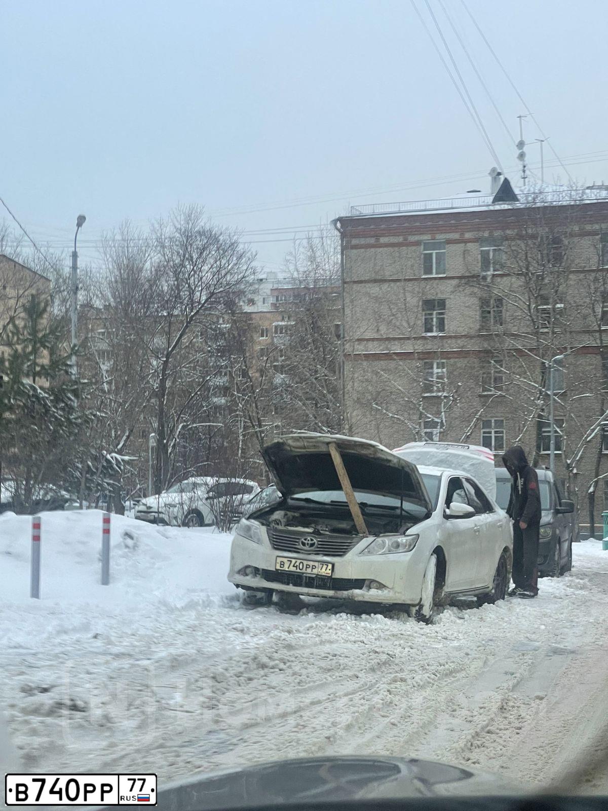 Фото автомобиля VAZ ВАЗ 21061, 1997 — госномер В740РР77. Цвет: СИНИЙ