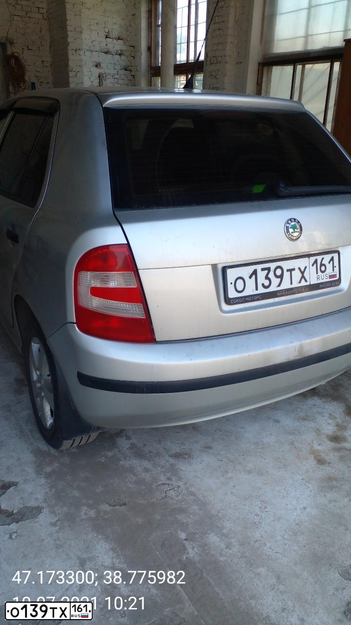 Фото автомобиля SKODA FABIA, 2005 — госномер В096НА761. Цвет: Серебристый