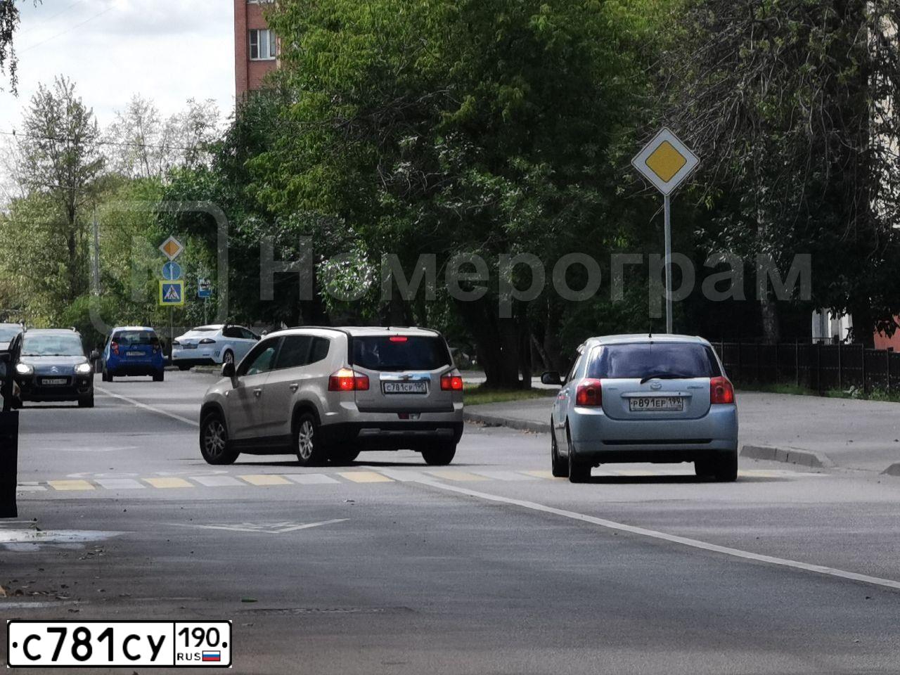 Фото автомобиля LADA 2104, 1998 — госномер Р502УУ77. Цвет: синий