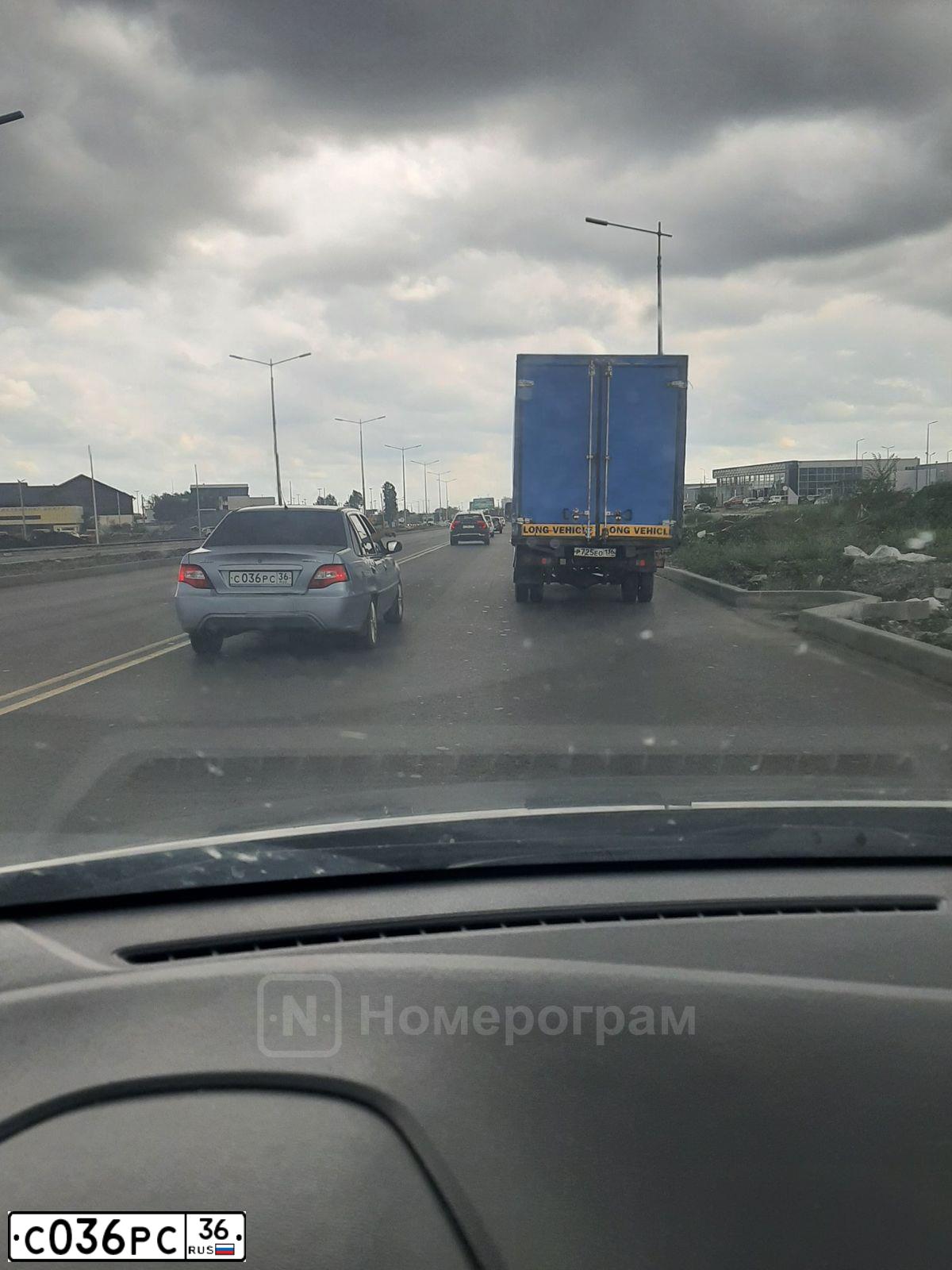 Фото автомобиля LADA 2112, 2002 — госномер С036РС36. Цвет: СВЕТЛО-СЕРЕБР.МЕТАЛЛИК