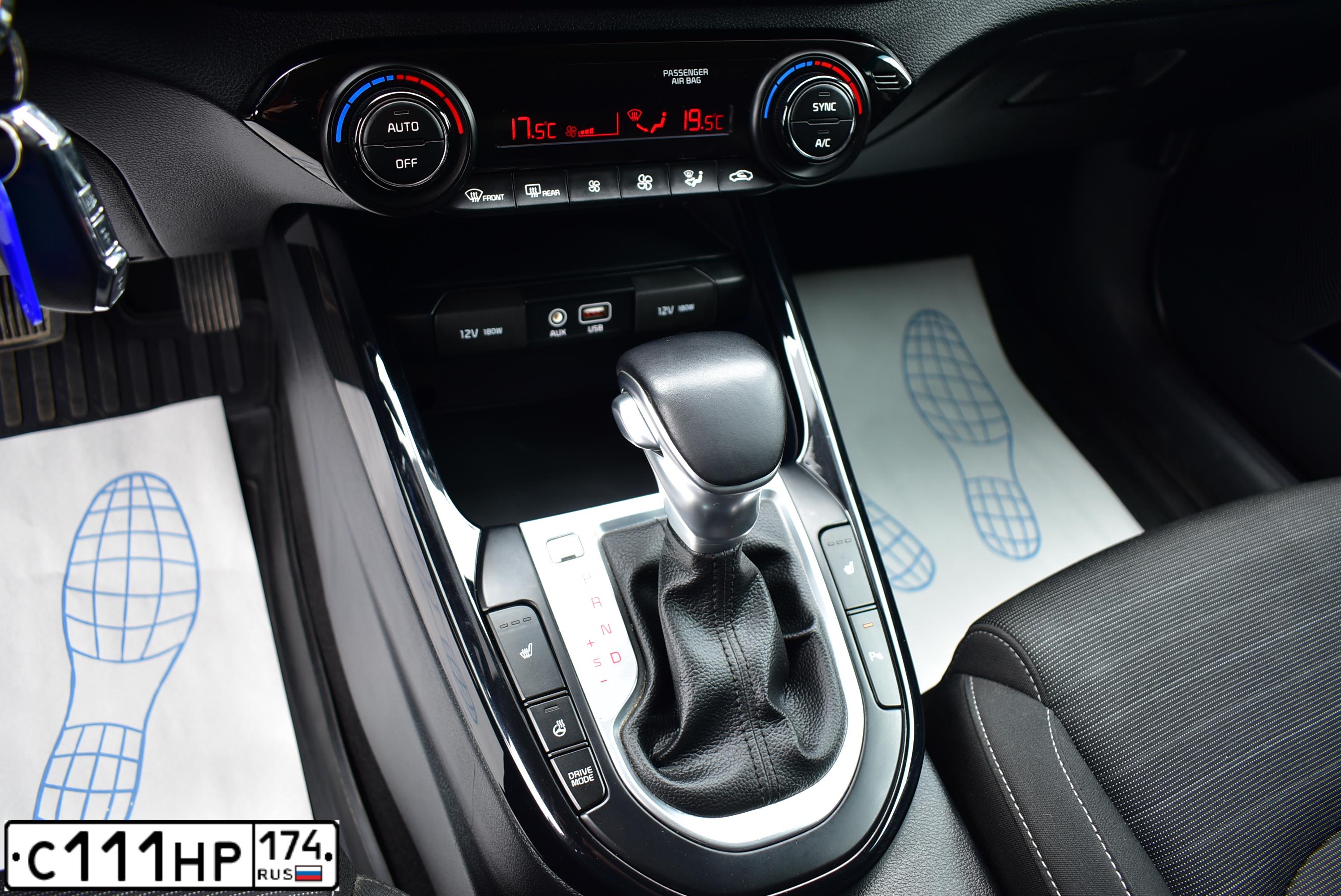 Фото автомобиля TOYOTA VENZA, 2014 — госномер М858УР174. Цвет: ЧЕРНЫЙ