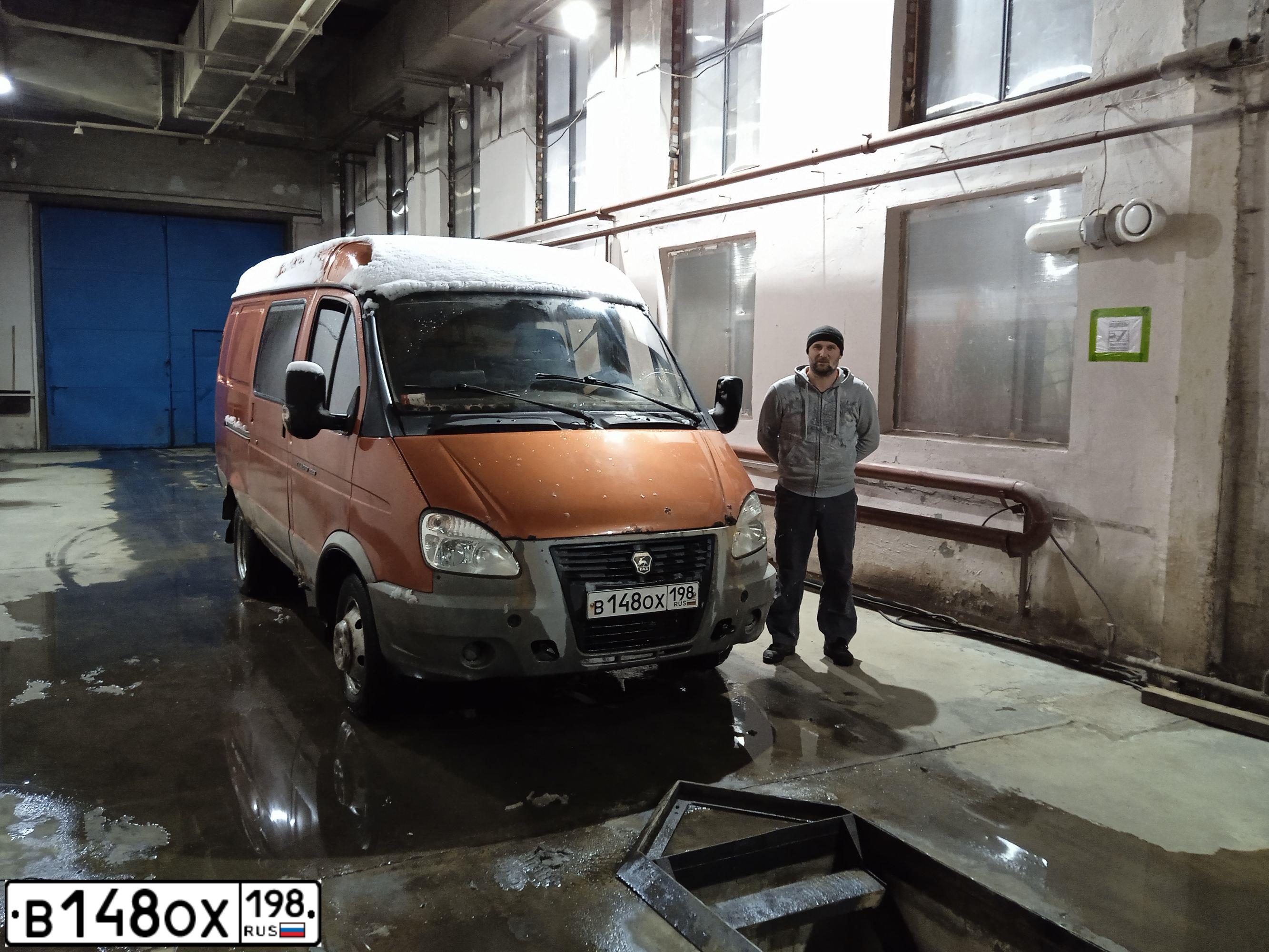 Фото автомобиля GAZ 2705, 2010 — госномер Р544РХ126