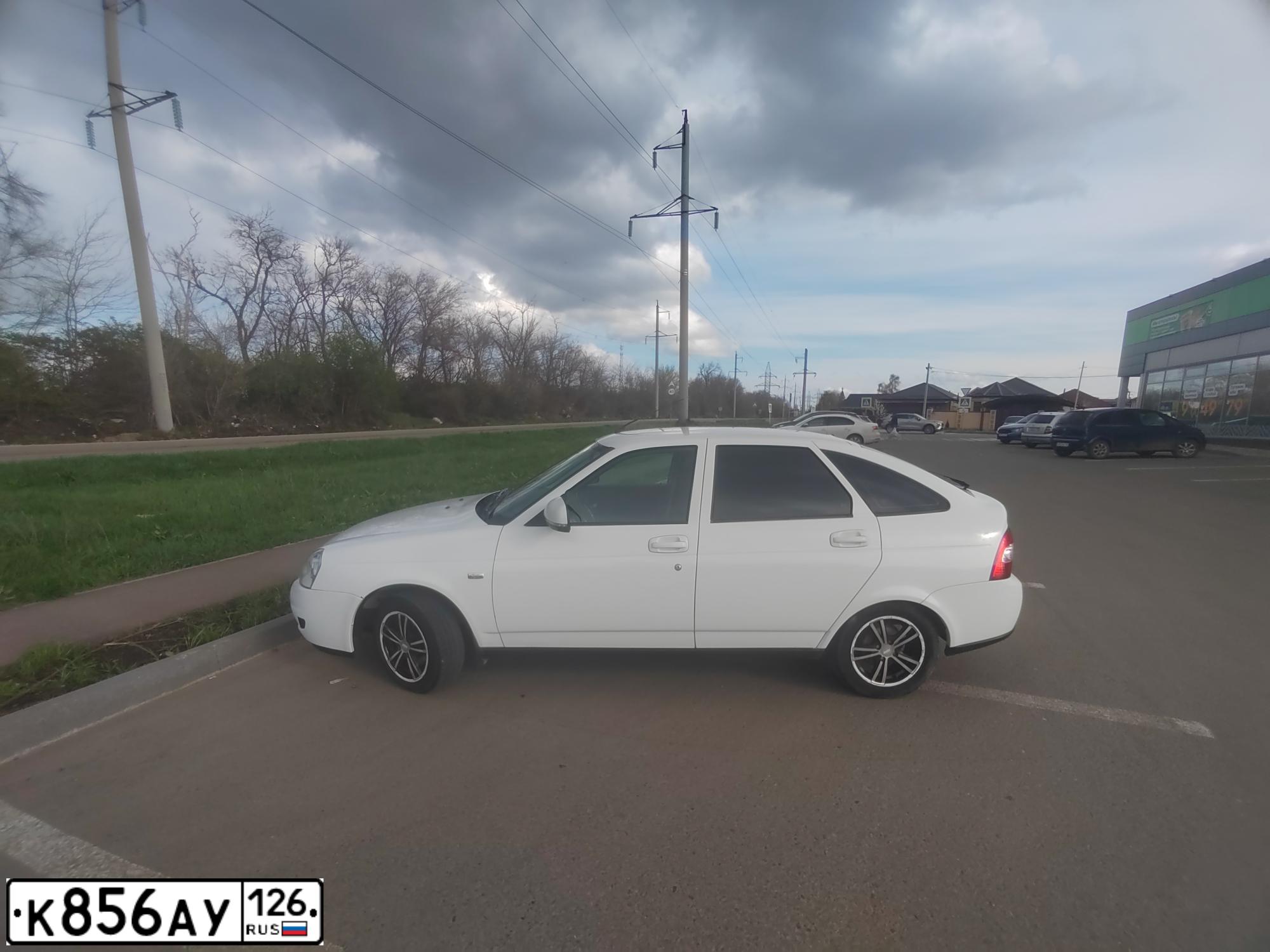 Фото автомобиля LADA 2172 PRIORA, 2014 — госномер К856АУ126. Цвет: Белый