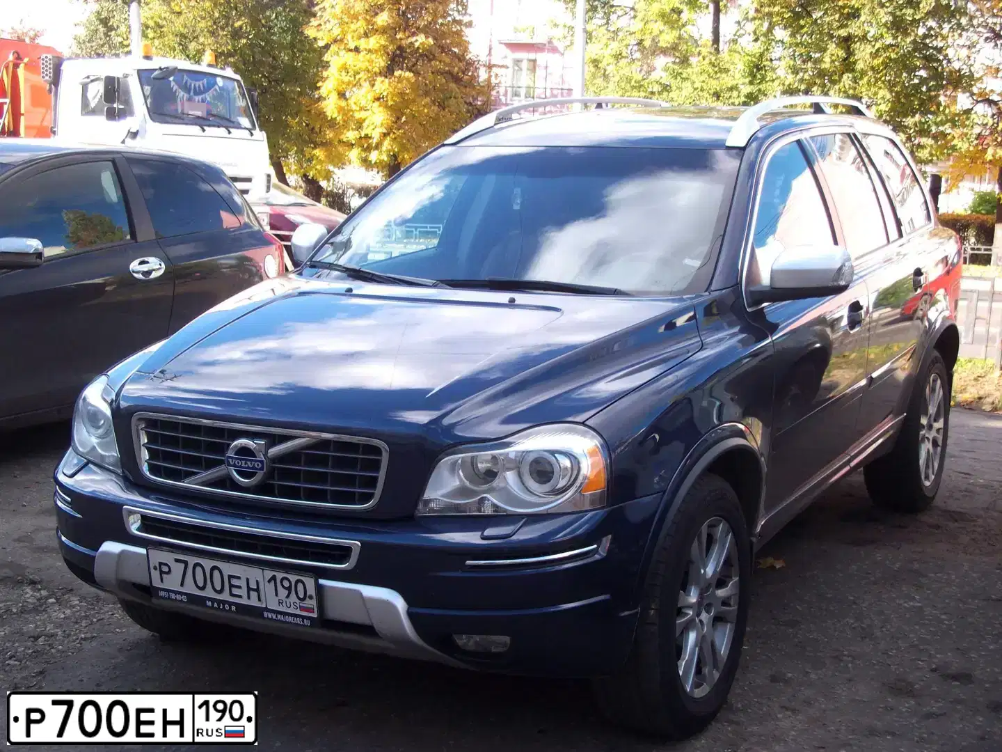 Фото автомобиля VOLVO XC90, 2014 — госномер Р700ЕН190. Цвет: СИНИЙ ТЕМНЫЙ
