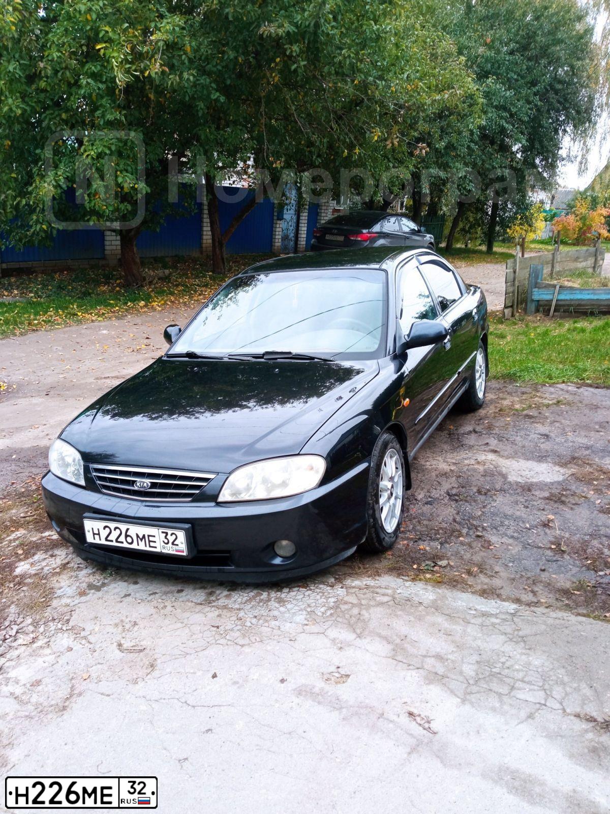 Фото автомобиля KIA SPECTRA, 2007 — госномер Н226МЕ32. Цвет: Черный жемчуг (Чёрный)