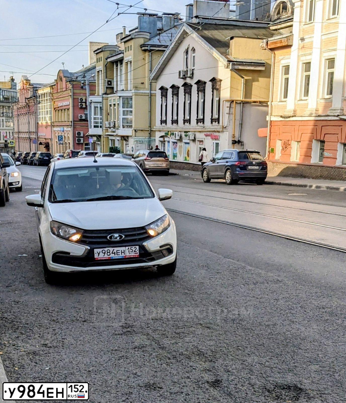 Фото автомобиля VAZ ЛАДА GRANTA, 2024 — госномер У984ЕН152. Цвет: Белый