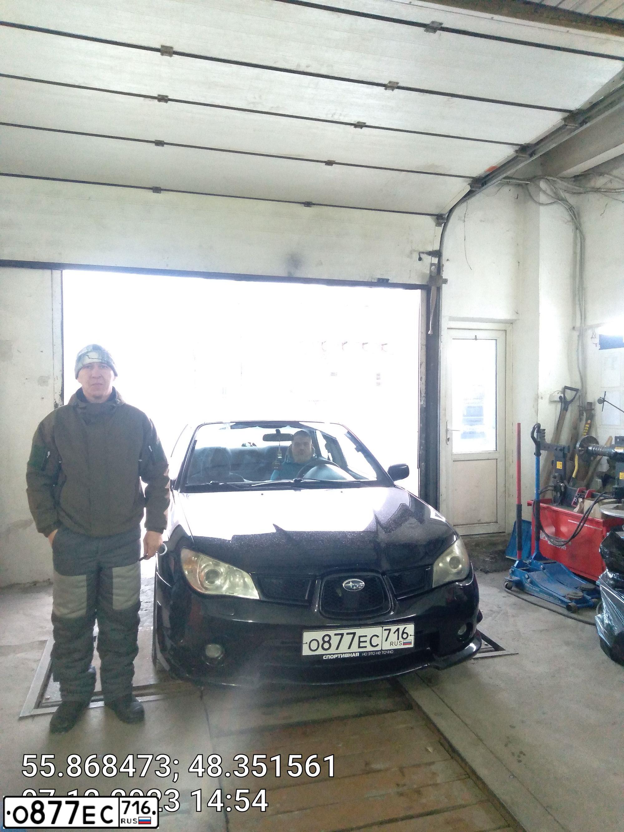 Фото автомобиля SUBARU IMPREZA, 2007 — госномер Е008ТЕ21. Цвет: ЧЕРНЫЙ