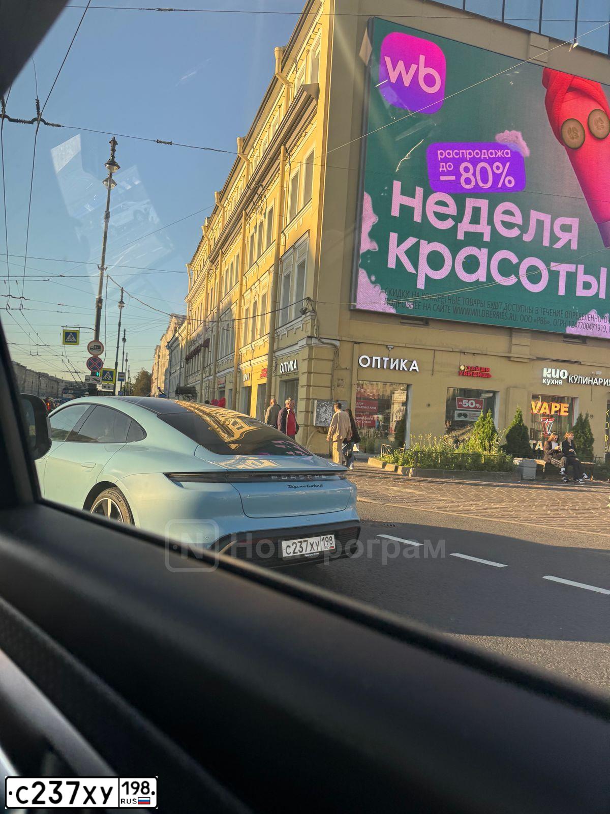 Фото автомобиля PORSCHE TAYCAN, 2020 — госномер С237ХУ198. Цвет: синий