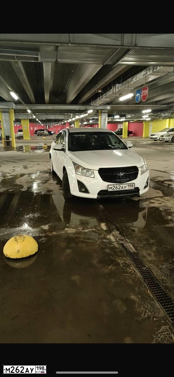 Фото автомобиля CHEVROLET CRUZE, 2014 — госномер М262АУ198. Цвет: Белый