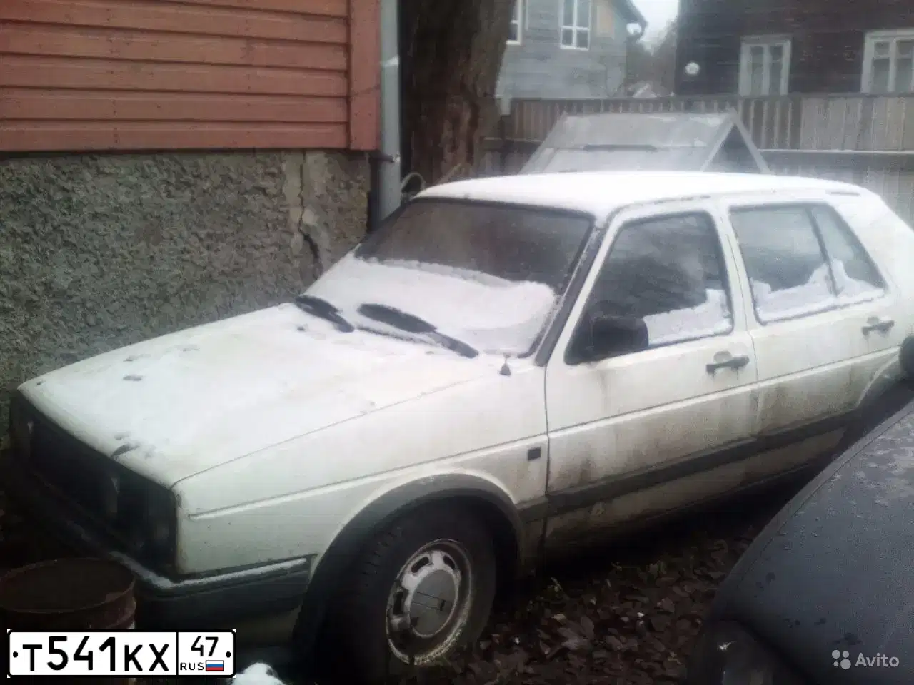Фото автомобиля VOLKSWAGEN GOLF, 1987 — госномер Н616КЕ47. Цвет: Белый