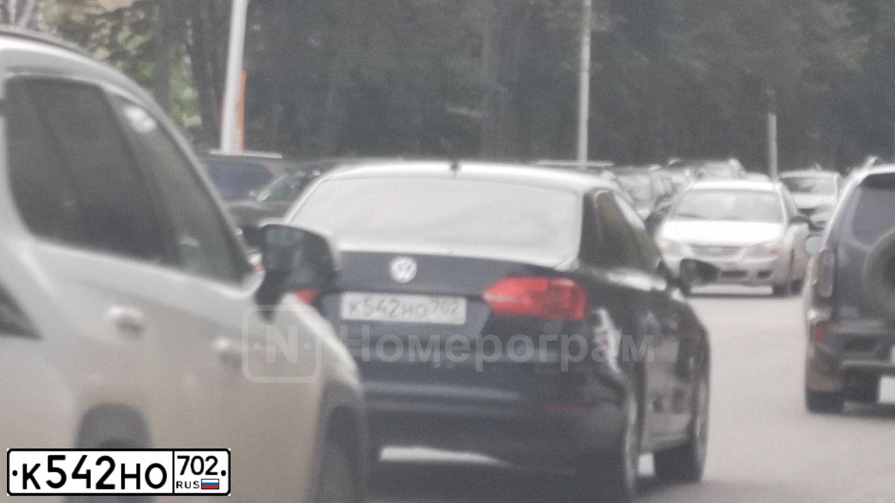 Фото автомобиля VOLKSWAGEN JETTA, 2012 — госномер К542НО702. Цвет: ЧЕРНЫЙ