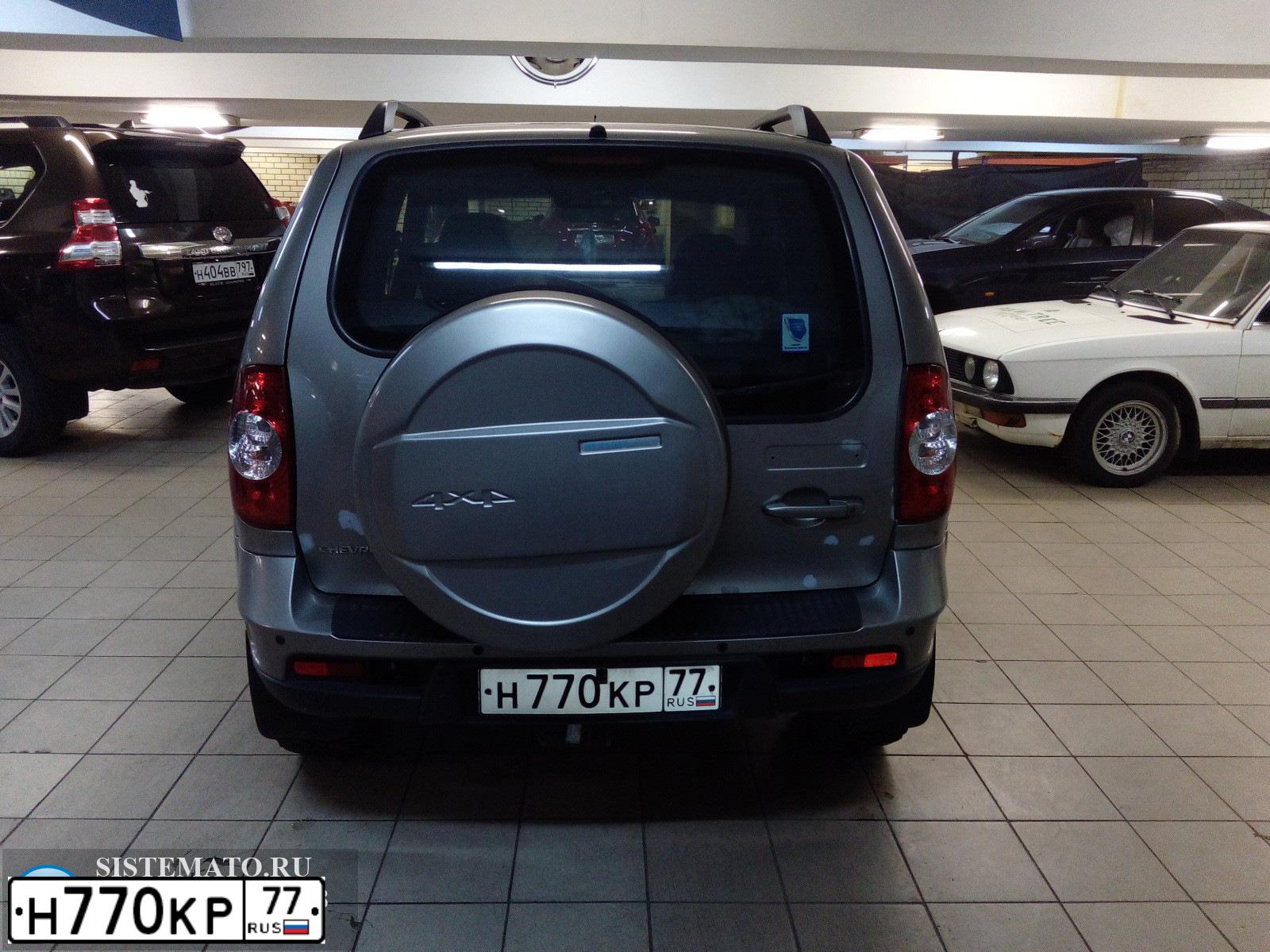 Фото автомобиля CHEVROLET NIVA, 2013 — госномер Н770КР77. Цвет: СЕРЫЙ