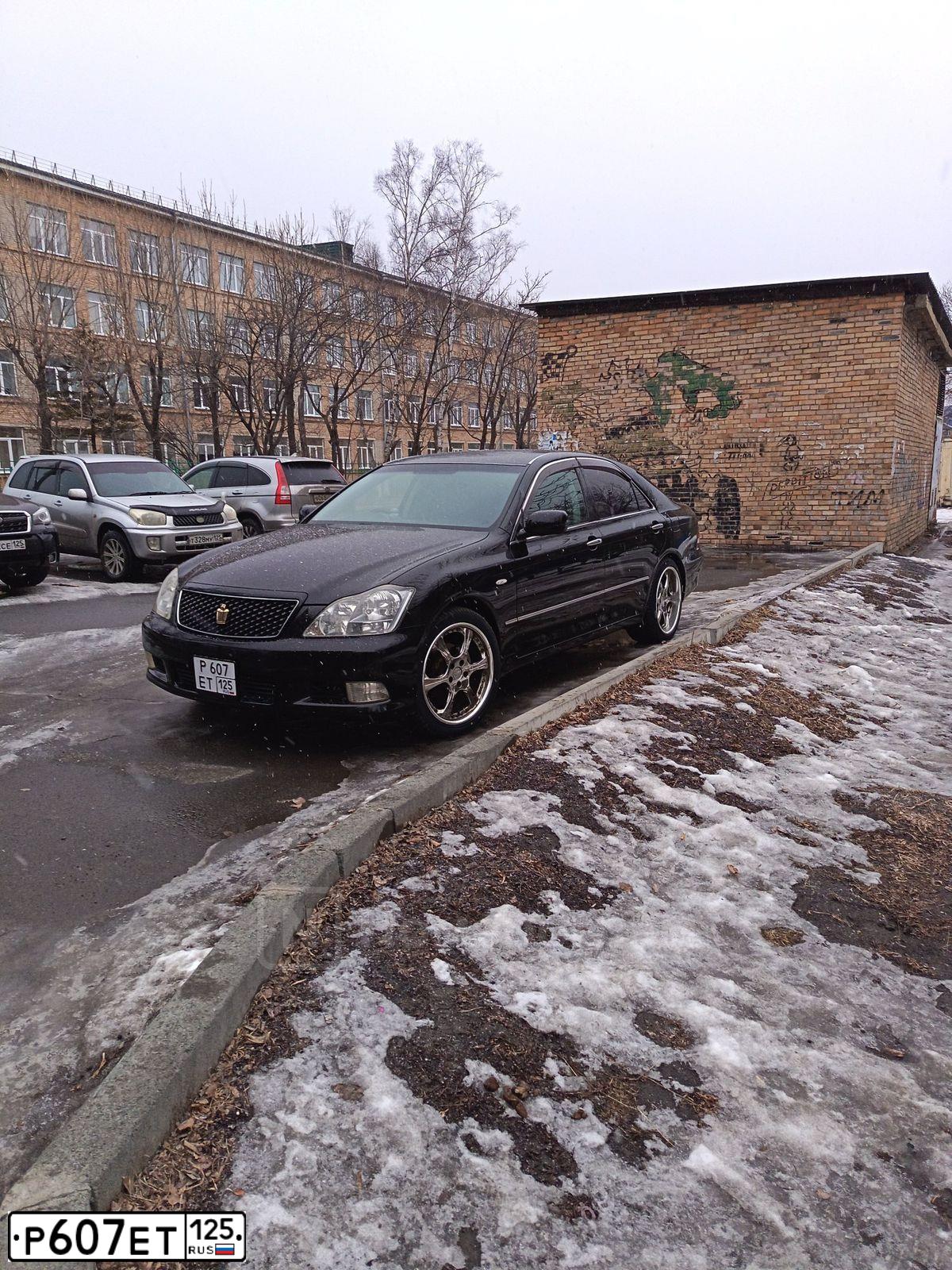 Фото автомобиля TOYOTA CROWN, 1994 — госномер Р147ВО126