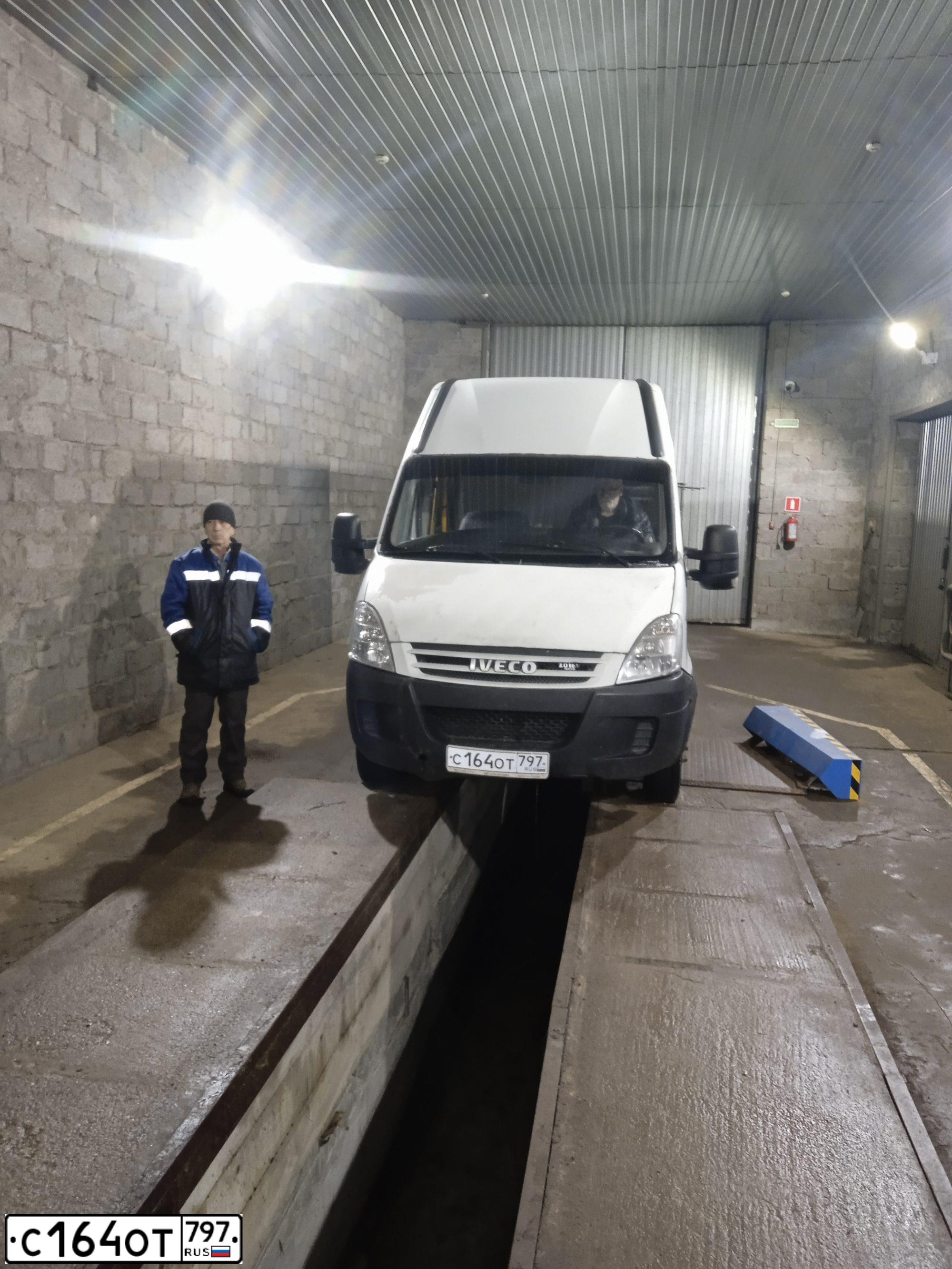 Фото автомобиля IVECO DAILY, 2010 — госномер С164ОТ797. Цвет: Белый