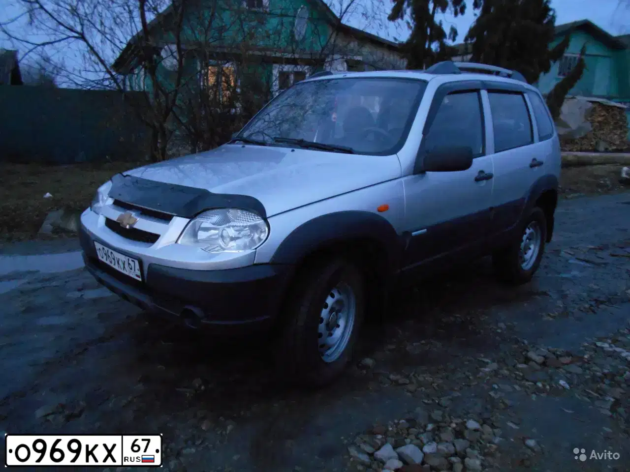 Фото автомобиля CHEVROLET T NIVA, 2009 — госномер М907КУ60. Цвет: СЕРЕБРИСТЫЙ