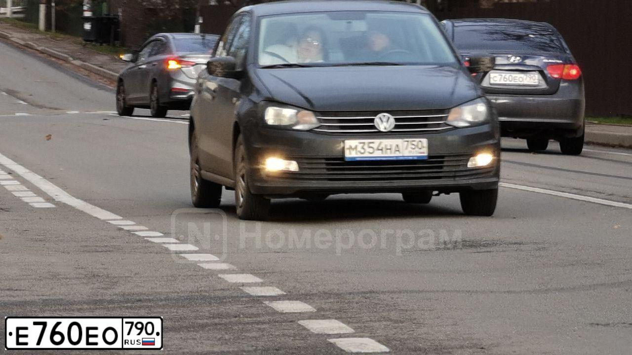 Фото автомобиля KIA RIO, 2014 — госномер Е760ЕО790. Цвет: ТЕМНО-СЕРЫЙ