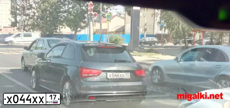 Фото автомобиля LEXUS ES, 2003 — госномер О156АВ154. Цвет: ТЕМНО СИНИЙ