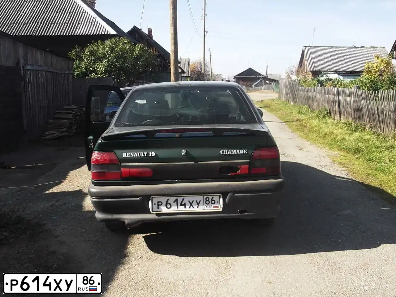 Фото автомобиля RENAULT R 19, 2000 — госномер Р614ХУ86. Цвет: ТЕМНО-ЗЕЛЕНЫЙ МЕТАЛЛИК